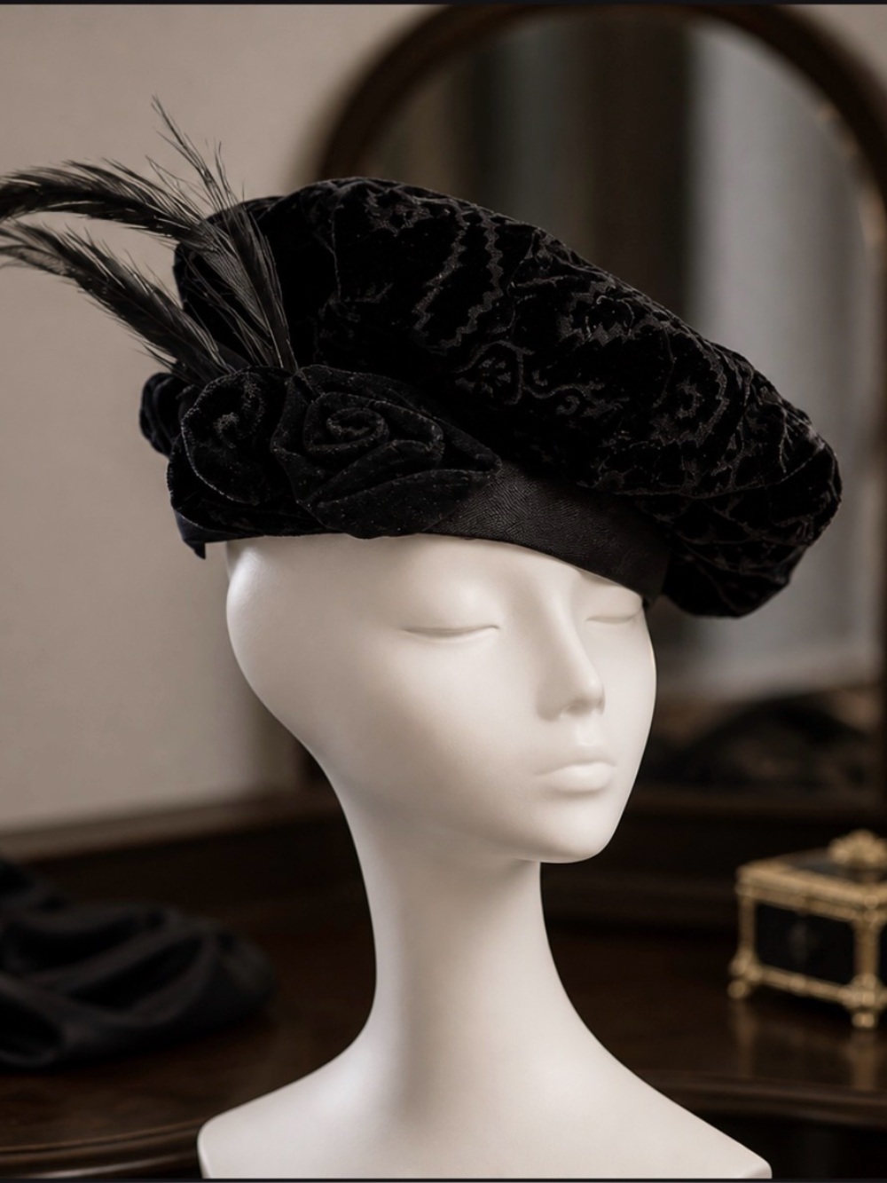 ❤️ Stunning Elegant Vintage Elegant Black Beret painters Hat-with feathers